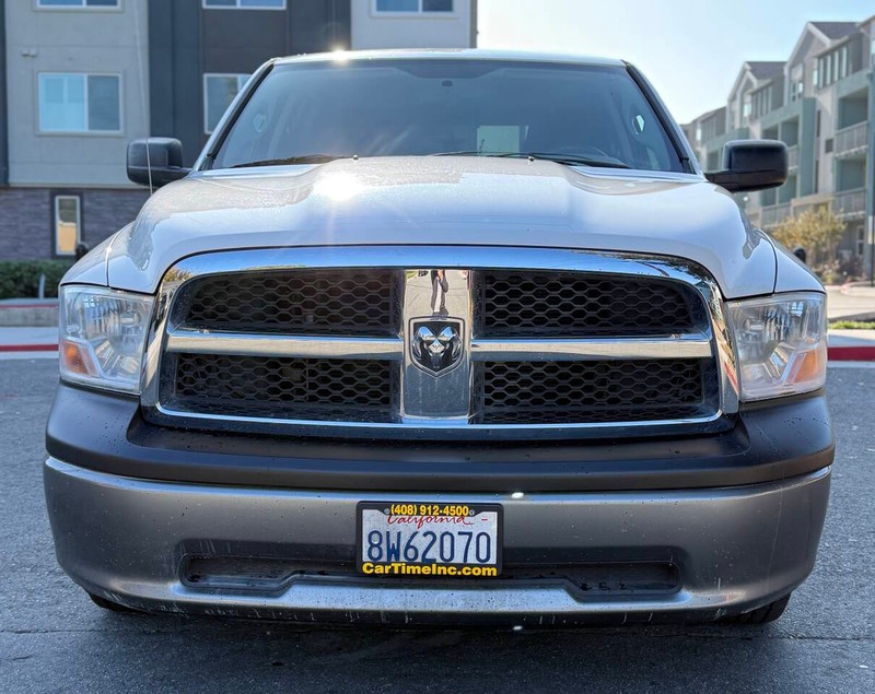 Dodge Ram 1500 Vehicle Full-screen Gallery Image 02