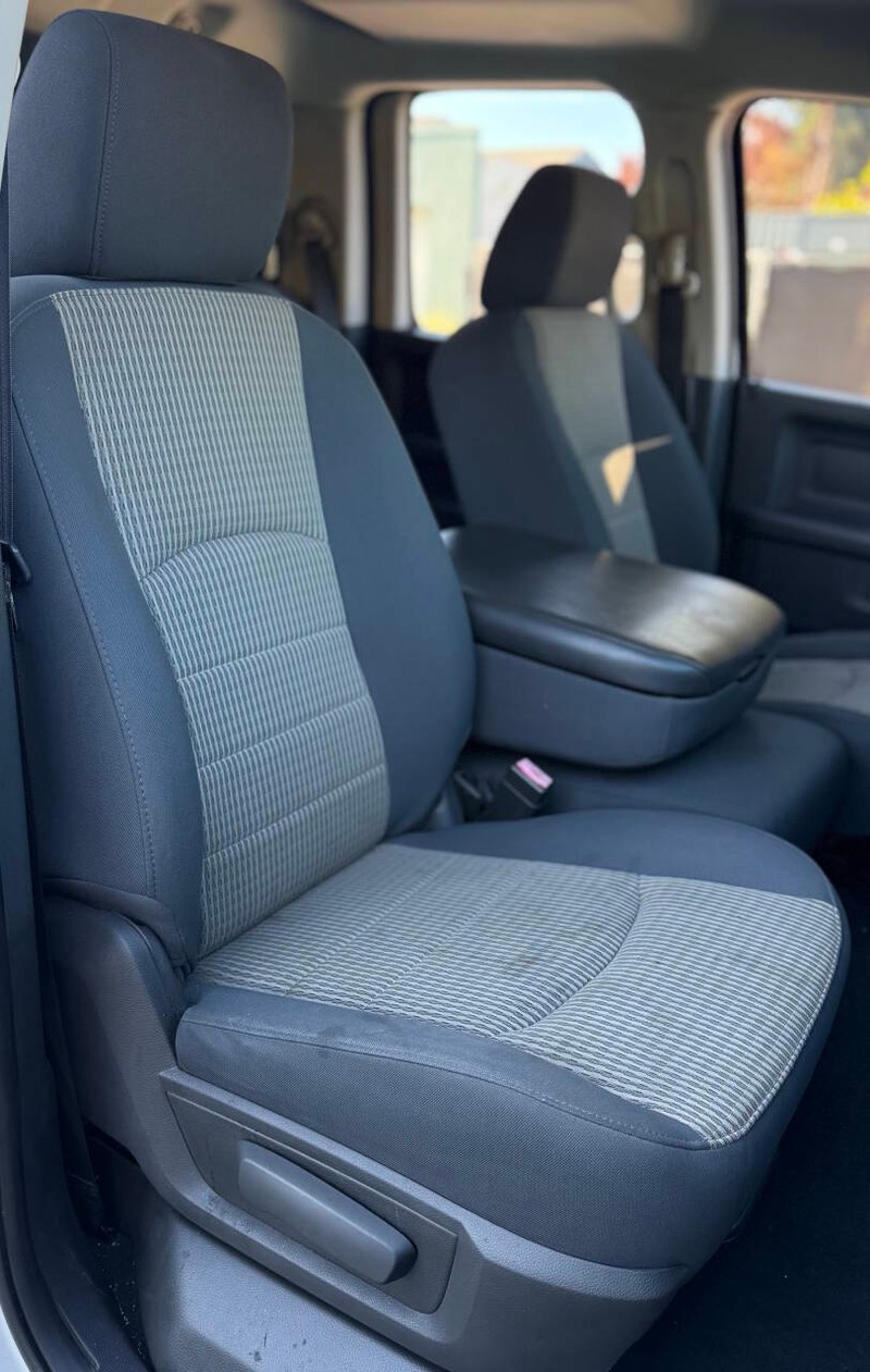 Dodge Ram 1500 Vehicle Full-screen Gallery Image 15