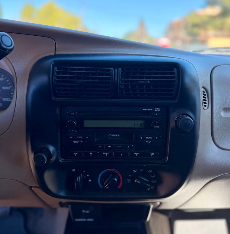 Ford Ranger Vehicle Full-screen Gallery Image 11