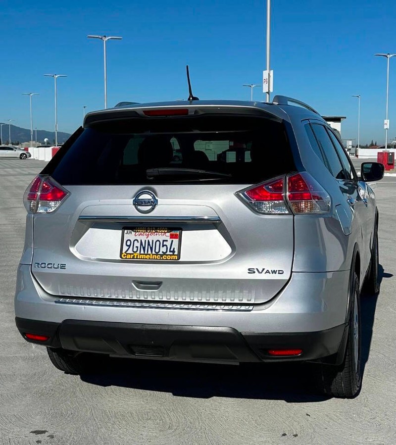 Nissan Rogue Vehicle Full-screen Gallery Image 07