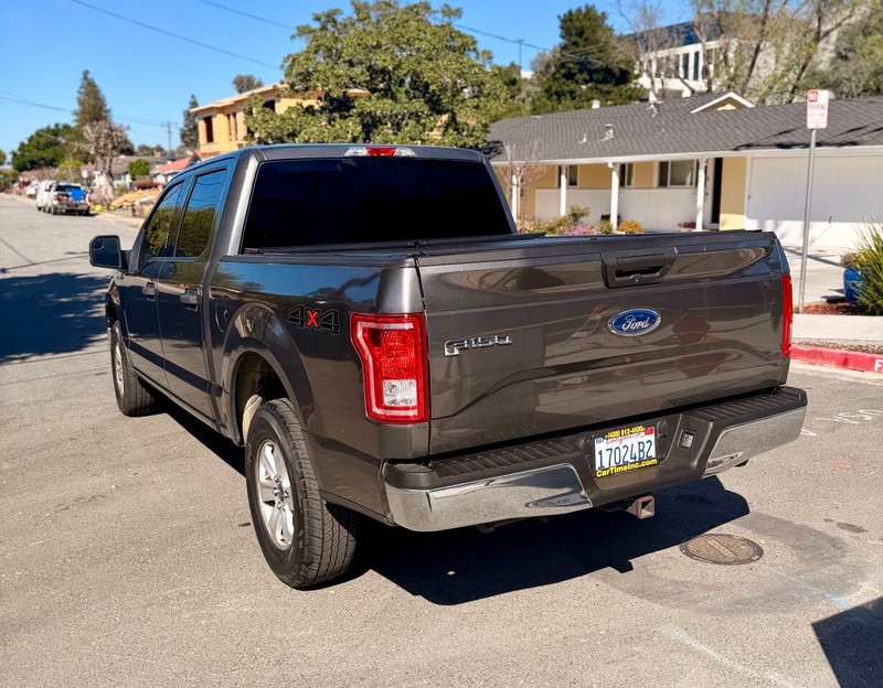 Ford F-150 Vehicle Full-screen Gallery Image 04
