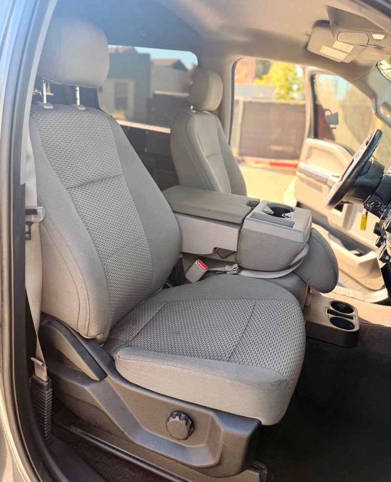 Ford F-150 Vehicle Full-screen Gallery Image 11