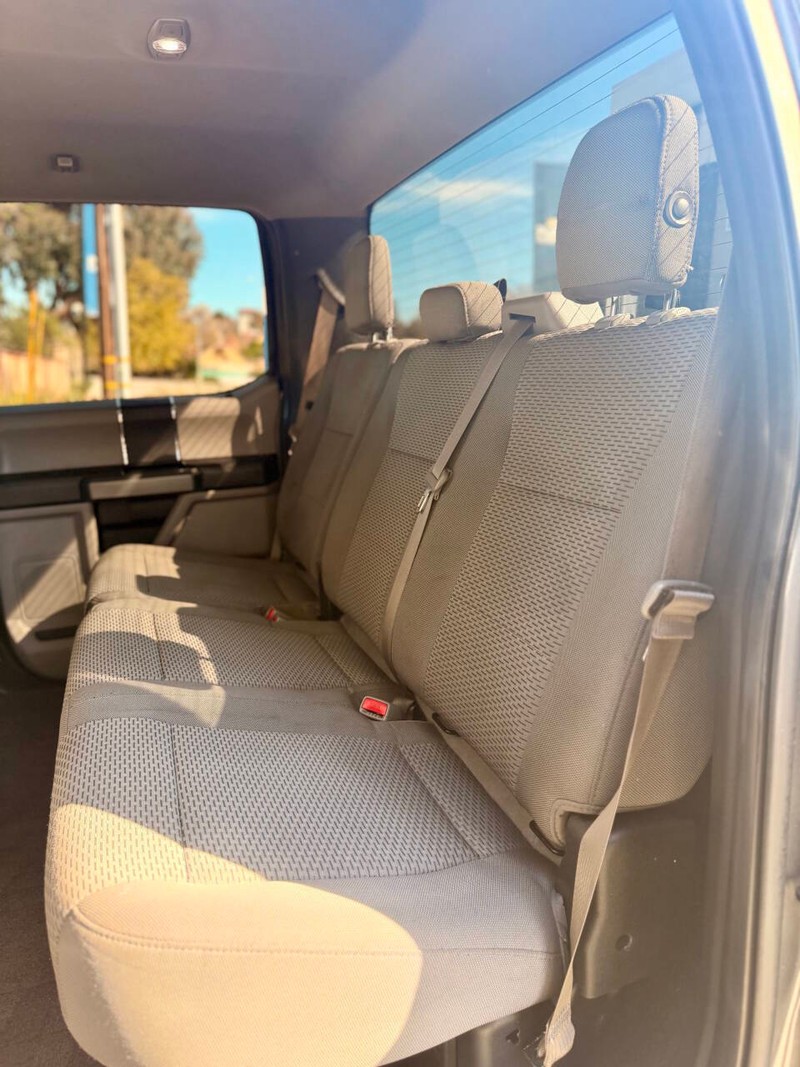 Ford F-150 Vehicle Full-screen Gallery Image 14