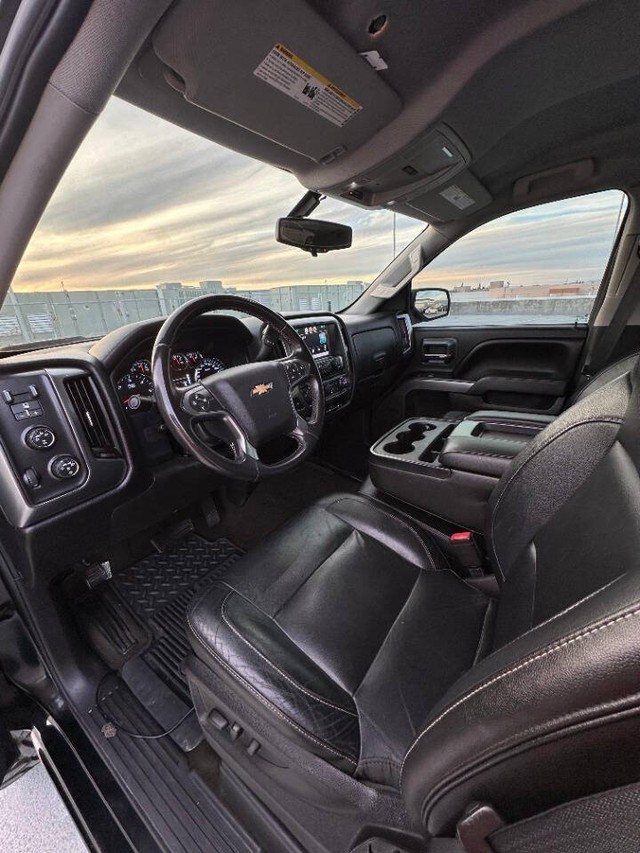 Chevrolet Silverado 1500 Vehicle Full-screen Gallery Image 12