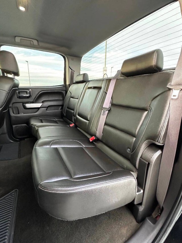 Chevrolet Silverado 1500 Vehicle Full-screen Gallery Image 13