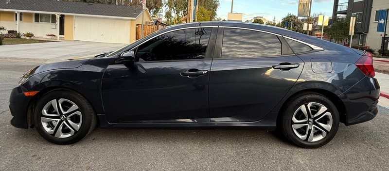 Honda Civic Sedan Vehicle Full-screen Gallery Image 04