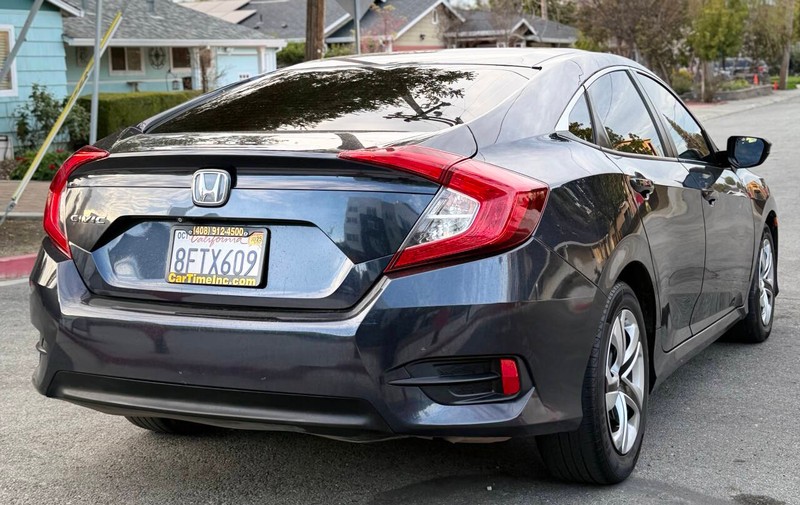 Honda Civic Sedan Vehicle Full-screen Gallery Image 06