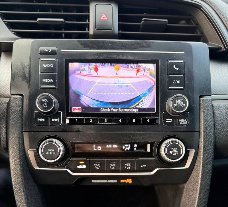 Honda Civic Sedan Vehicle Full-screen Gallery Image 11
