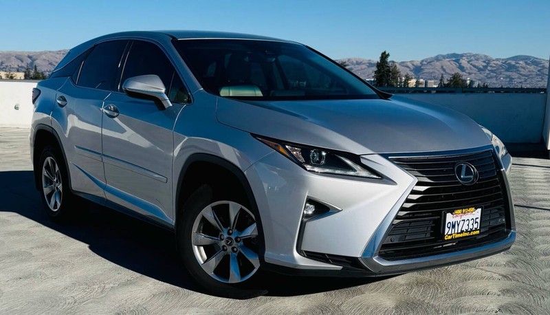 Lexus RX Vehicle Full-screen Gallery Image 04