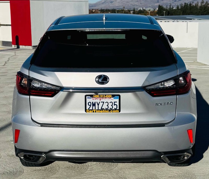 Lexus RX Vehicle Full-screen Gallery Image 09