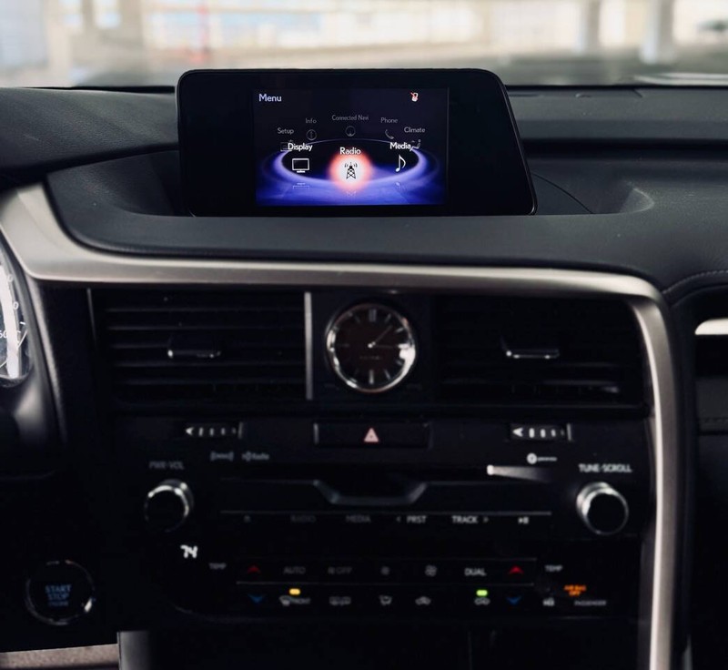Lexus RX Vehicle Full-screen Gallery Image 16