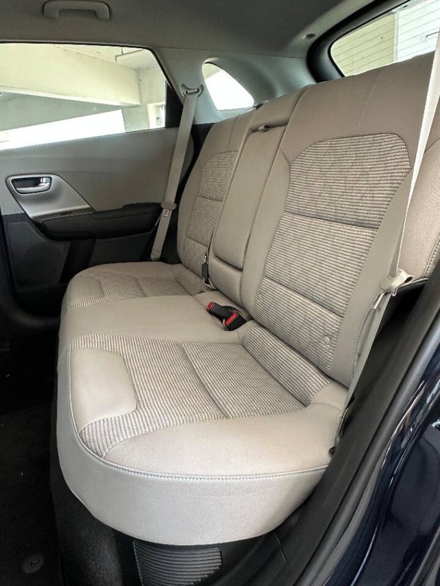 Kia Niro Plug-In Hybrid Vehicle Full-screen Gallery Image 14