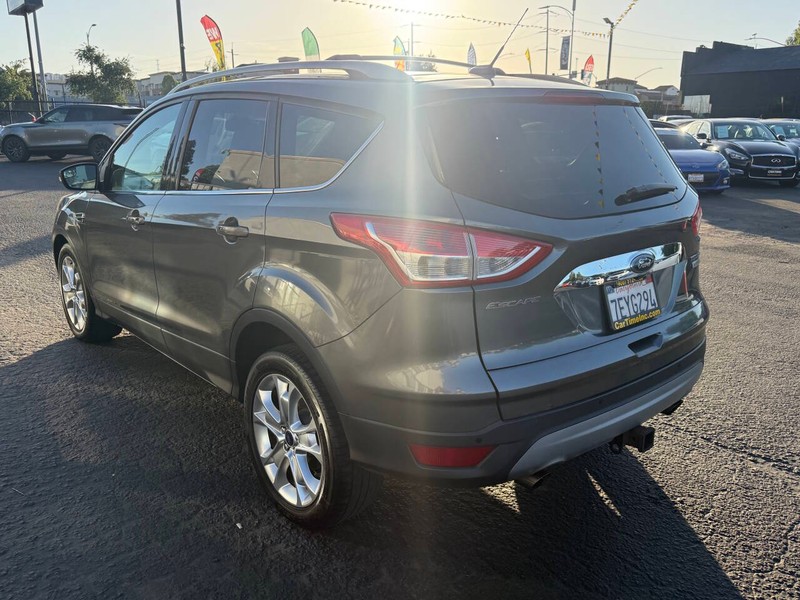 Ford Escape Vehicle Full-screen Gallery Image 04