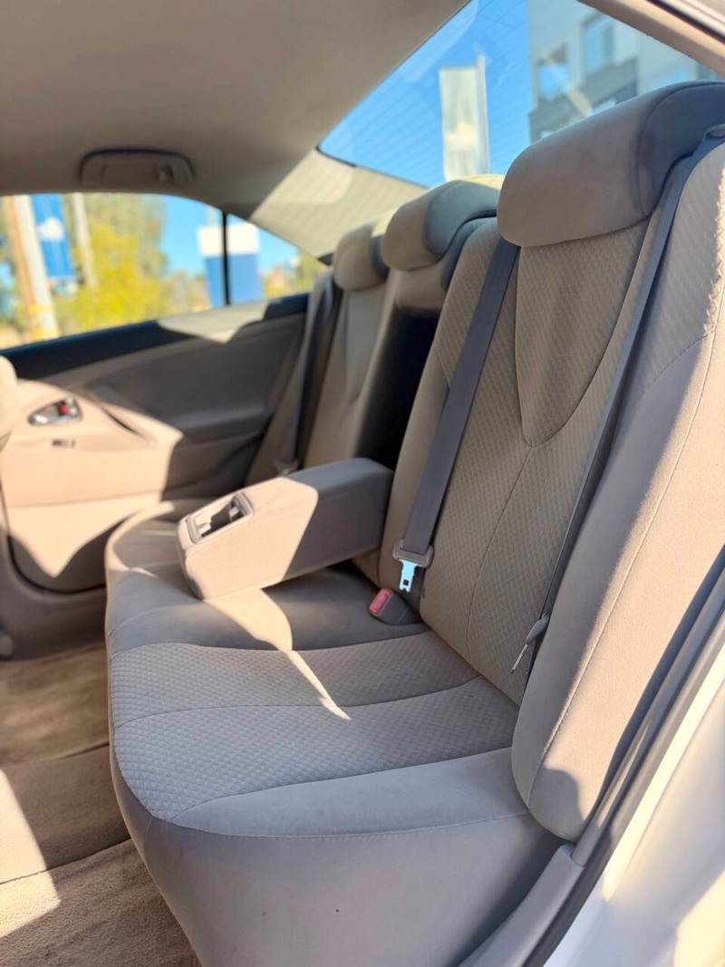 Toyota Camry Vehicle Full-screen Gallery Image 13