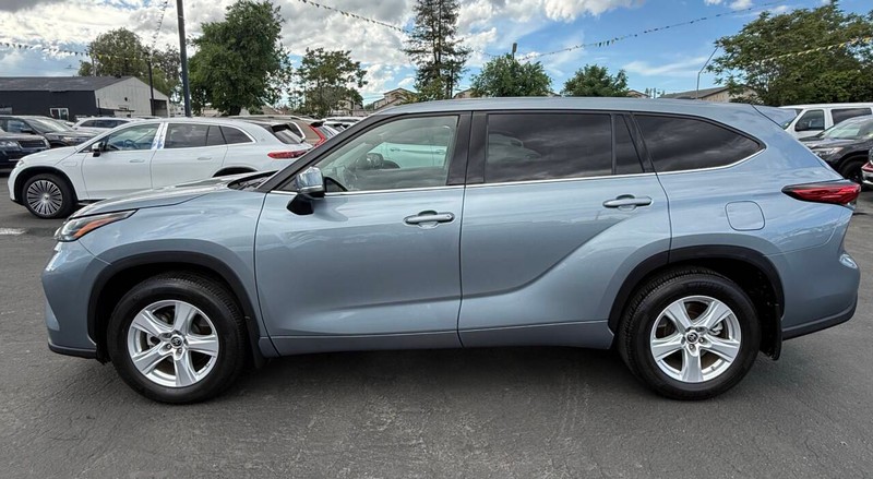 Toyota Highlander Vehicle Full-screen Gallery Image 04
