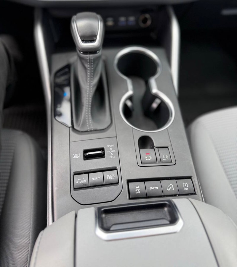 Toyota Highlander Vehicle Full-screen Gallery Image 12