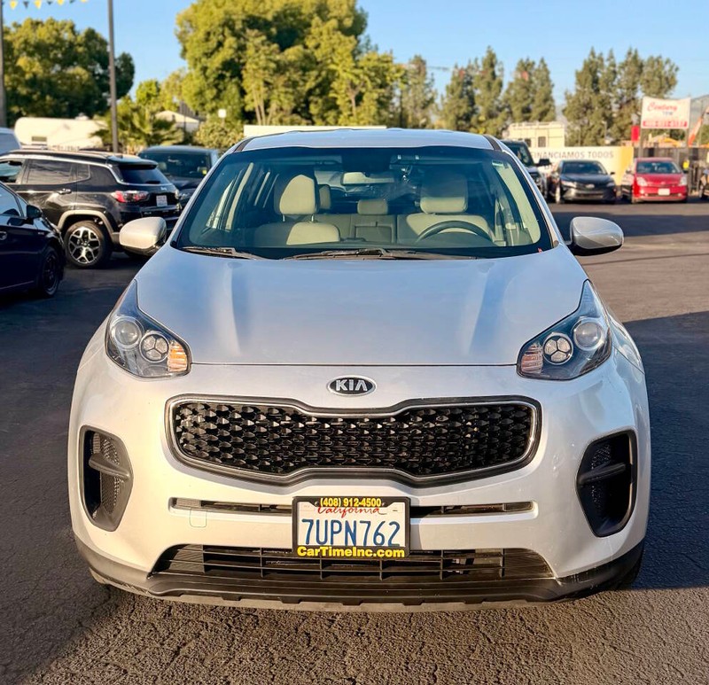 Kia Sportage Vehicle Full-screen Gallery Image 06