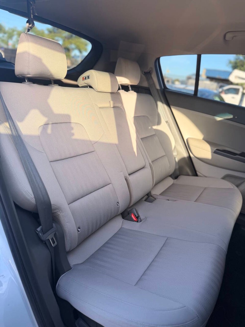 Kia Sportage Vehicle Full-screen Gallery Image 16