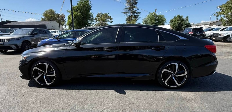 Honda Accord Sedan Vehicle Full-screen Gallery Image 04