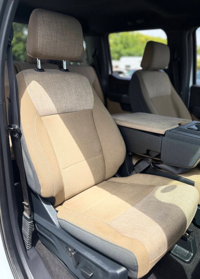 Ford F-150 Vehicle Full-screen Gallery Image 13