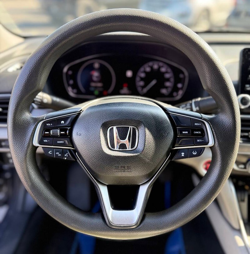 Honda Accord Sedan Vehicle Full-screen Gallery Image 12