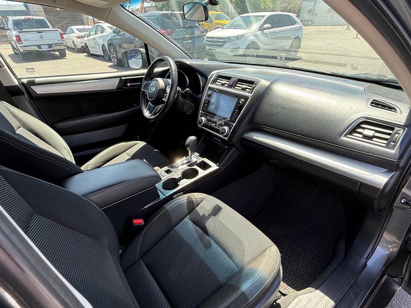 Subaru Outback Vehicle Full-screen Gallery Image 11