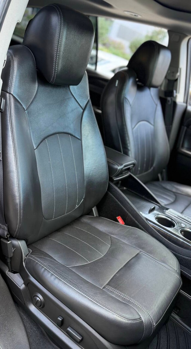 Buick Enclave Vehicle Full-screen Gallery Image 13