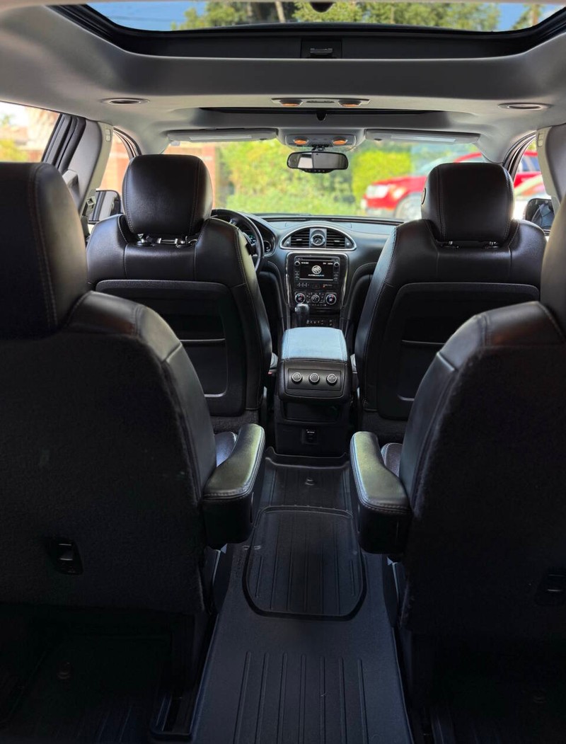 Buick Enclave Vehicle Full-screen Gallery Image 17