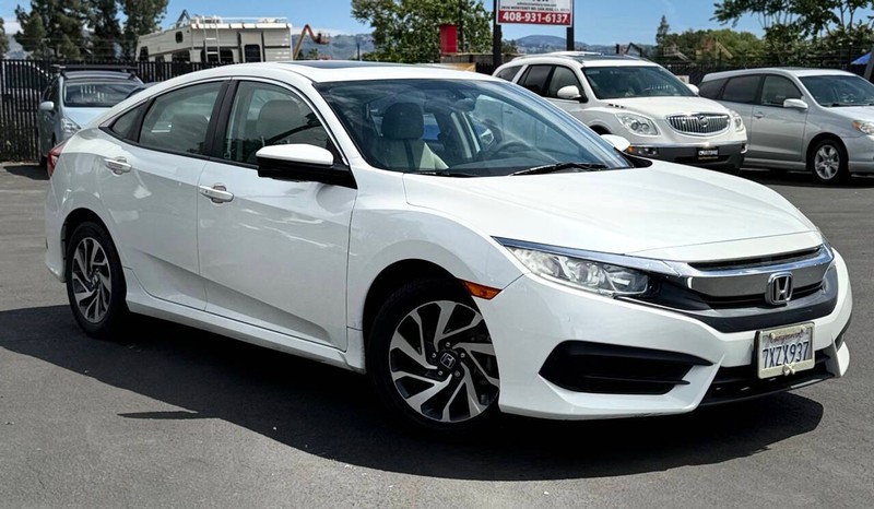 Honda Civic Sedan Vehicle Full-screen Gallery Image 02