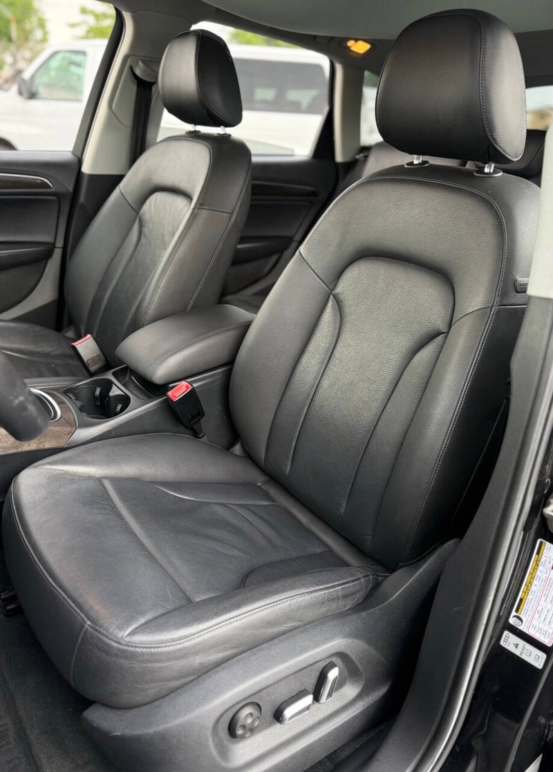 Audi Q5 Vehicle Full-screen Gallery Image 14