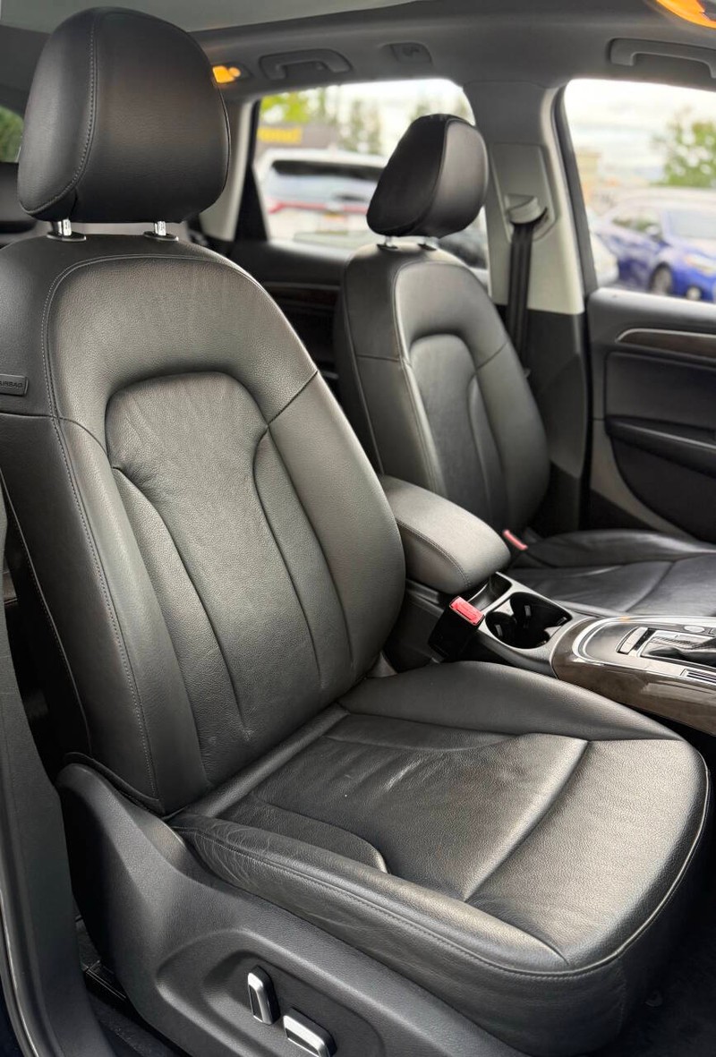 Audi Q5 Vehicle Full-screen Gallery Image 15