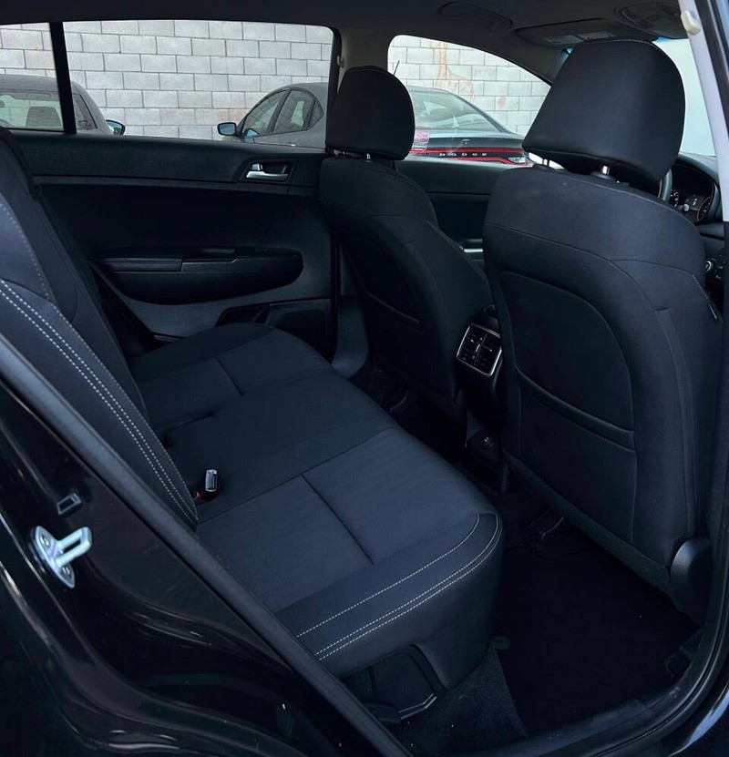Kia Sportage Vehicle Full-screen Gallery Image 12