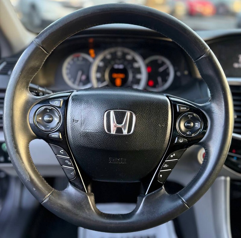 Honda Accord Sedan Vehicle Full-screen Gallery Image 09