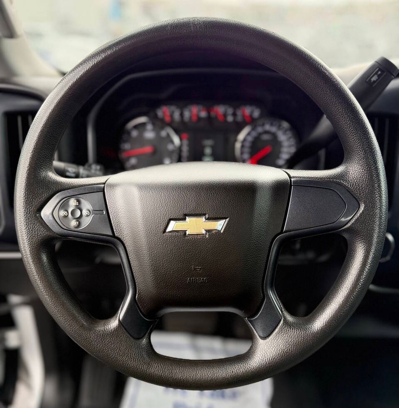Chevrolet Silverado 2500HD Vehicle Full-screen Gallery Image 09