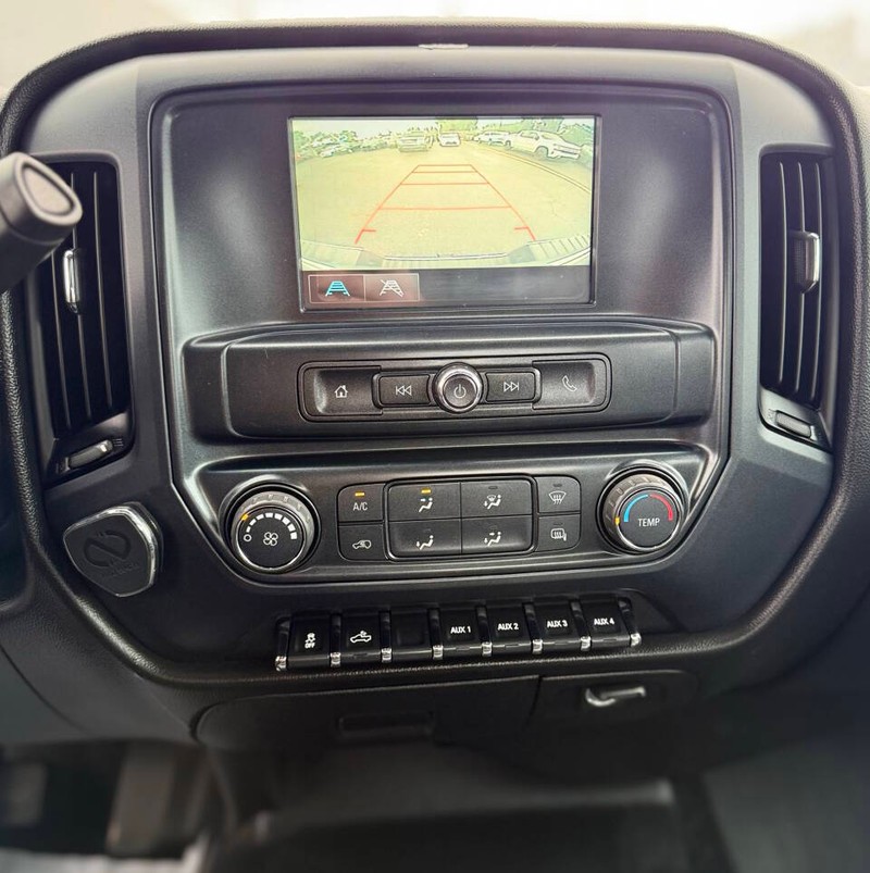Chevrolet Silverado 2500HD Vehicle Full-screen Gallery Image 10