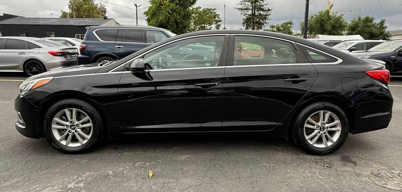 Hyundai Sonata Vehicle Full-screen Gallery Image 04