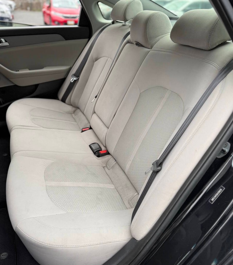Hyundai Sonata Vehicle Full-screen Gallery Image 15