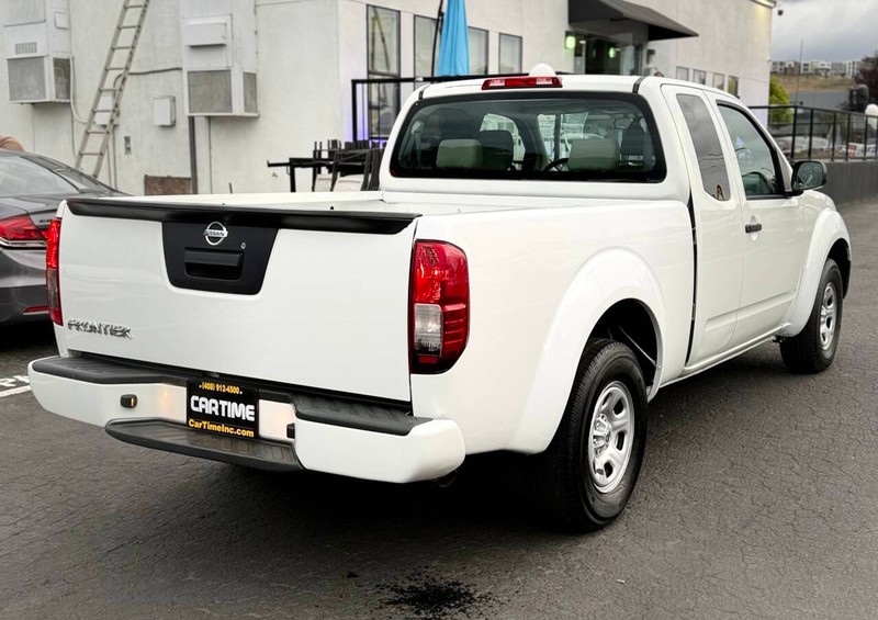 Nissan Frontier Vehicle Full-screen Gallery Image 06