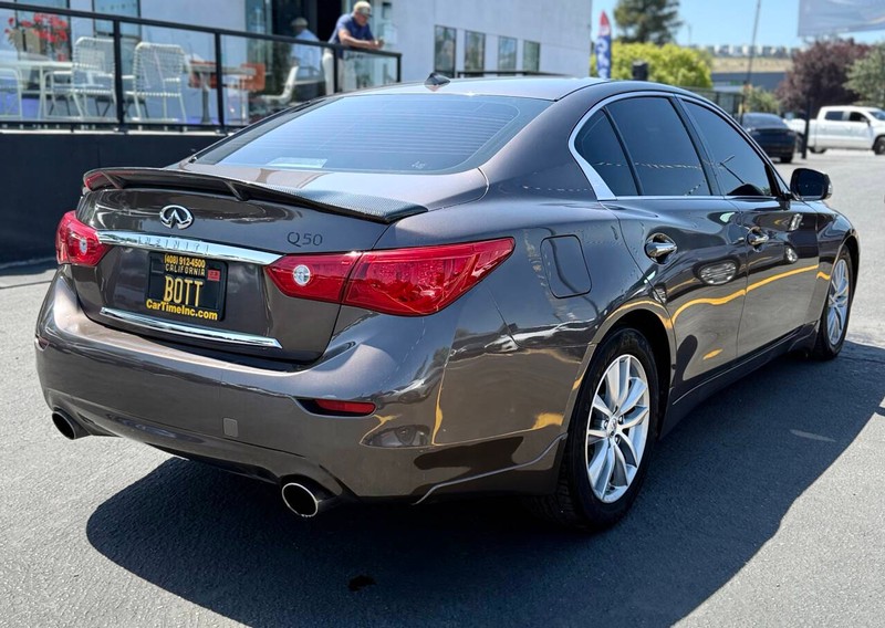 INFINITI Q50 Vehicle Full-screen Gallery Image 06