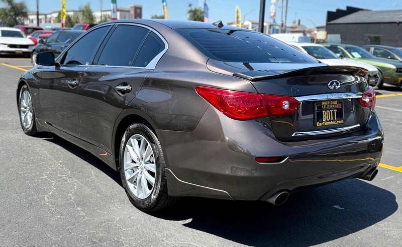 INFINITI Q50 Vehicle Full-screen Gallery Image 08