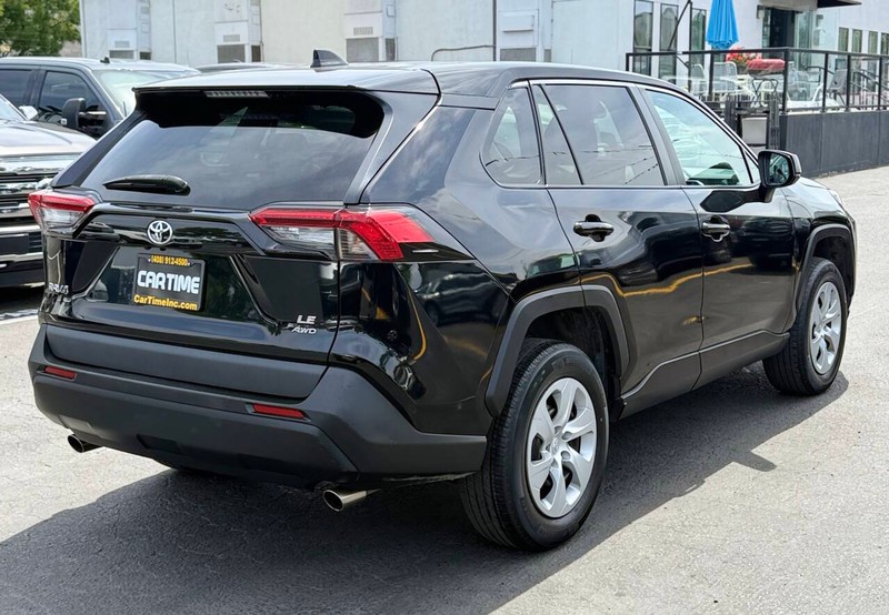Toyota RAV4 Vehicle Full-screen Gallery Image 06