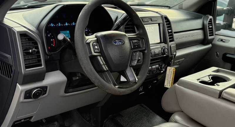 Ford Super Duty F-250 SRW Vehicle Full-screen Gallery Image 09