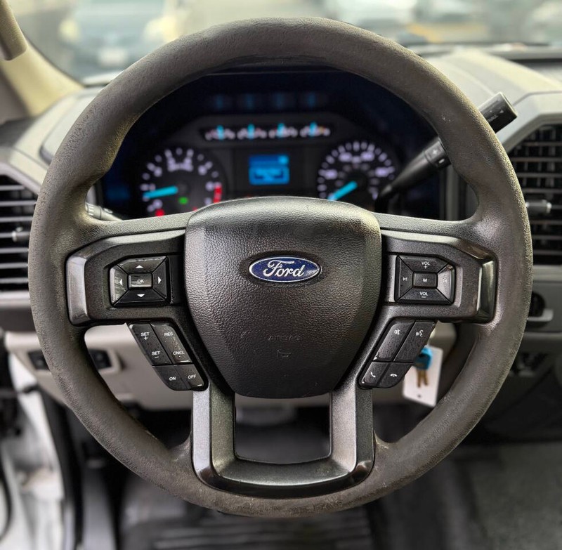Ford Super Duty F-250 SRW Vehicle Full-screen Gallery Image 10