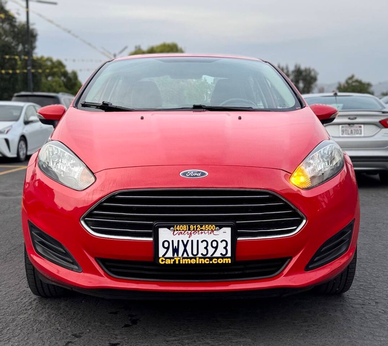 Ford Fiesta Sedan Vehicle Full-screen Gallery Image 02