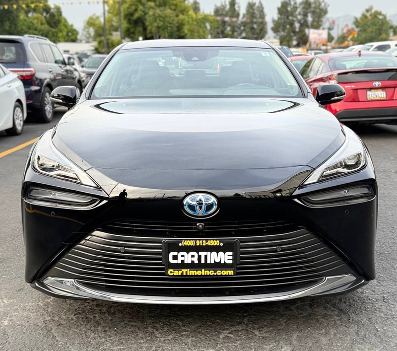 Toyota Mirai Vehicle Full-screen Gallery Image 03