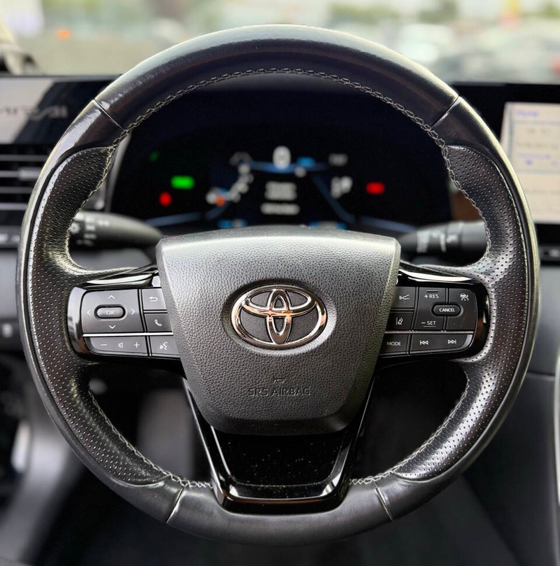 Toyota Mirai Vehicle Full-screen Gallery Image 11