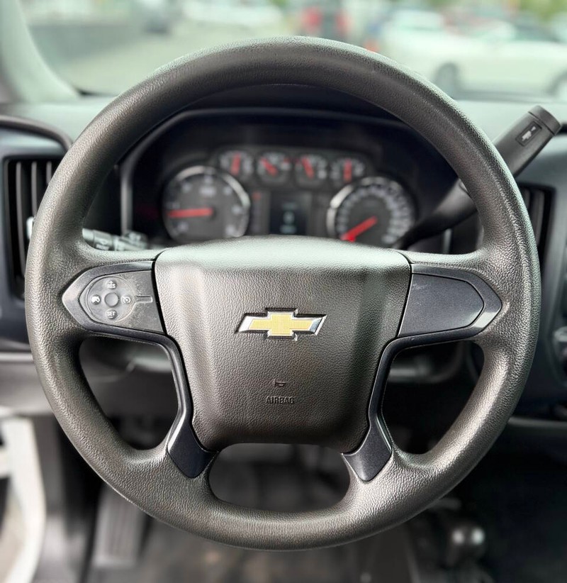 Chevrolet Silverado 1500 Vehicle Full-screen Gallery Image 10