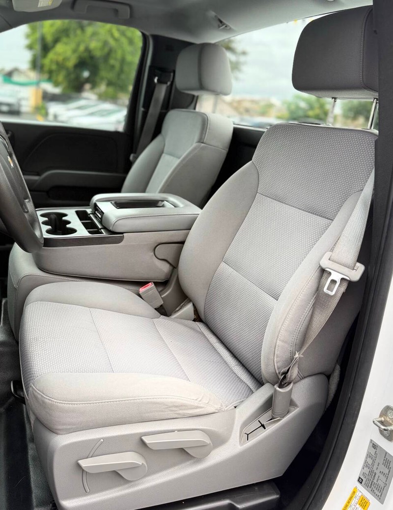 Chevrolet Silverado 1500 Vehicle Full-screen Gallery Image 12