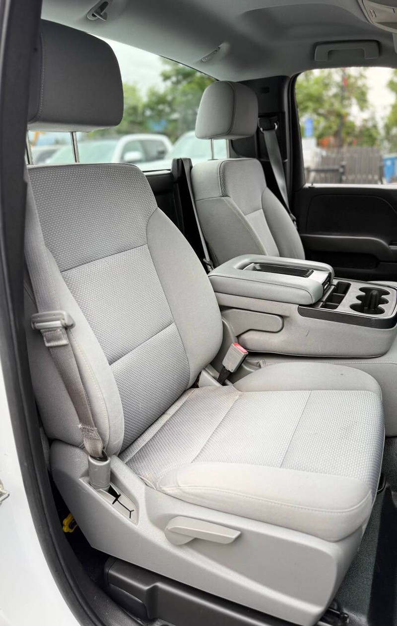 Chevrolet Silverado 1500 Vehicle Full-screen Gallery Image 13