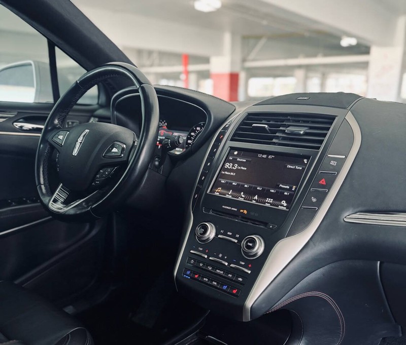 Lincoln MKC Vehicle Full-screen Gallery Image 18